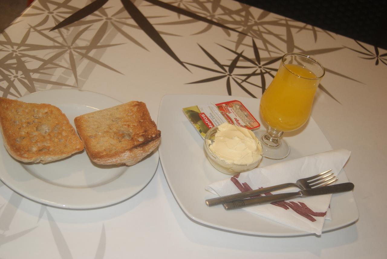 Pension Restaurante La Liebre ซาลามังกา ภายนอก รูปภาพ